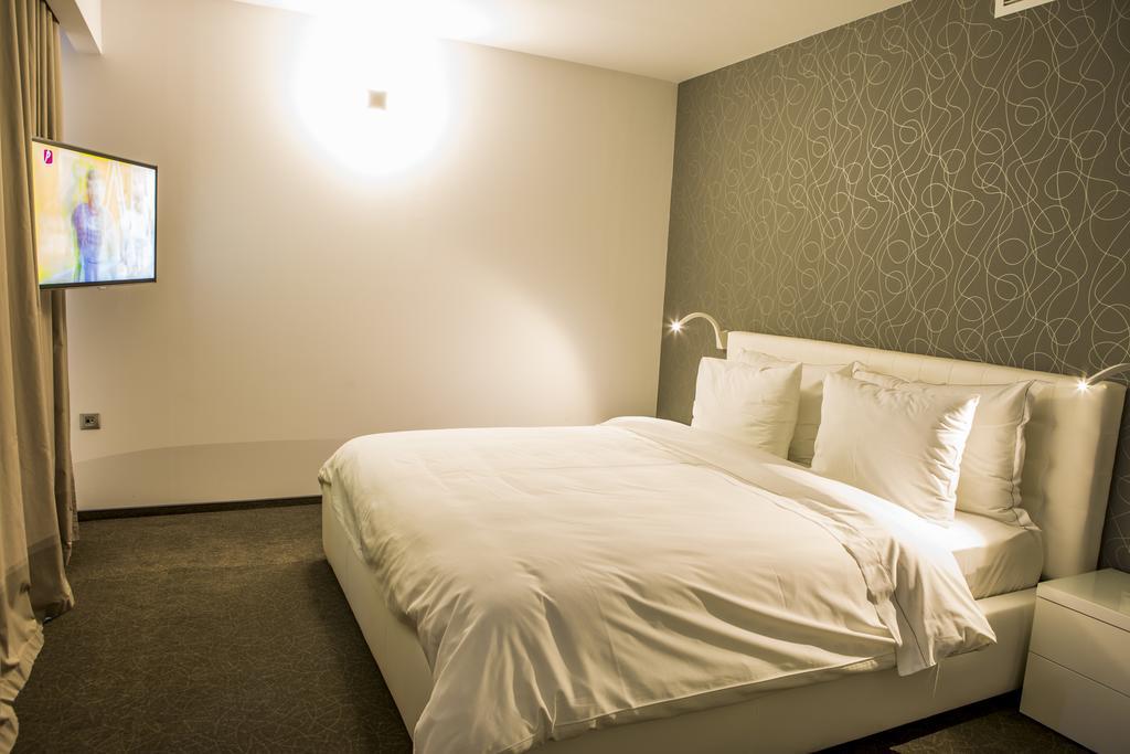 Hotel Tempo Targu Mures Ngoại thất bức ảnh