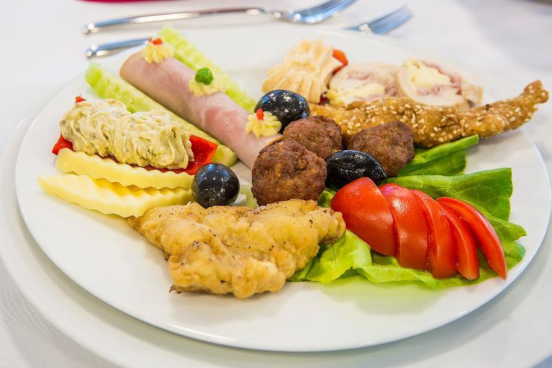 Hotel Tempo Targu Mures Ngoại thất bức ảnh